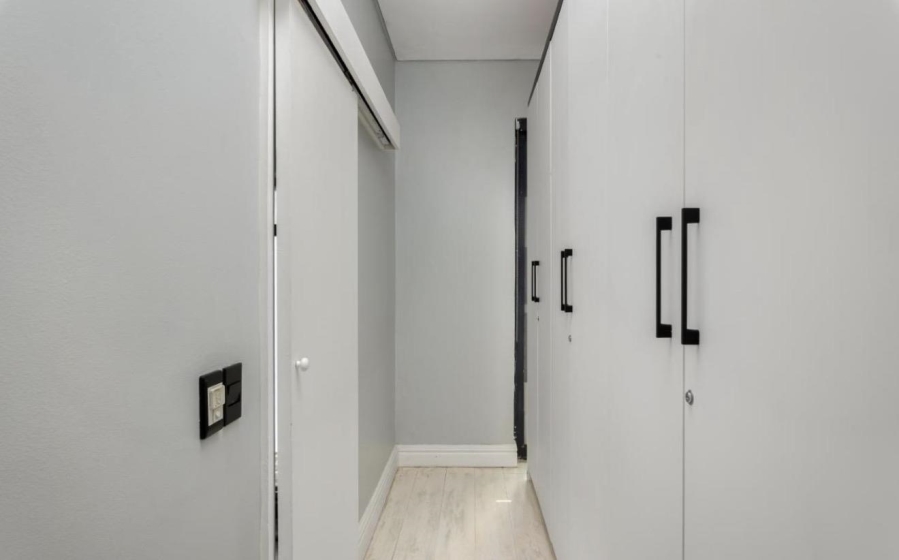 2 Bedroom Property for Sale in Sea Point Western Cape